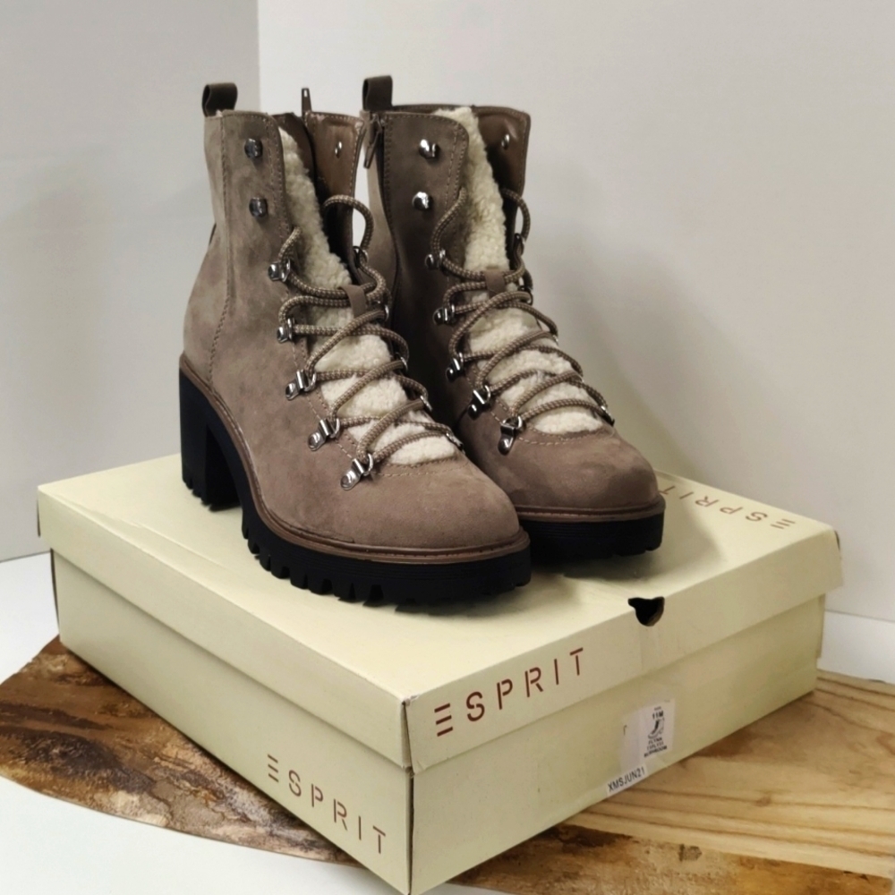 Esprit Flynn Lace Up Ankle Boot in Mushroom Size 11M